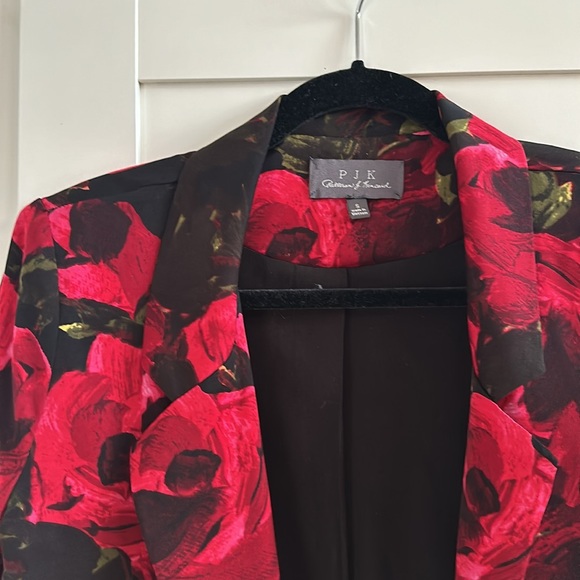 Soft Floral blazer by PJK. SZ S - Picture 2 of 5